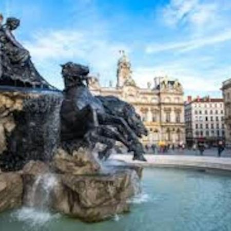 Studio Cosy Proche Lyon Part Dieu Apartment วีเลอร์บาน ภายนอก รูปภาพ